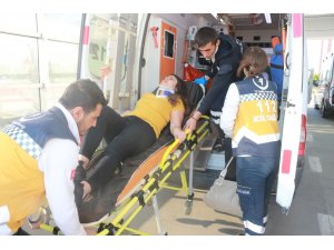 Öğretmenlerin bulunduğu otomobil dereye yuvarlandı: 5 yaralı