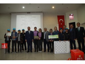 Çubuk'ta en çok atık pil toplayan okullar ödüllendirildi