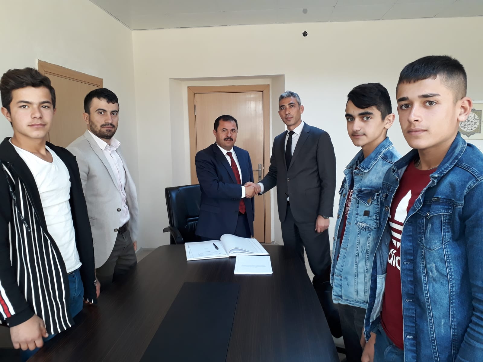 Ahırlı'ya Millet Kıraathanesi