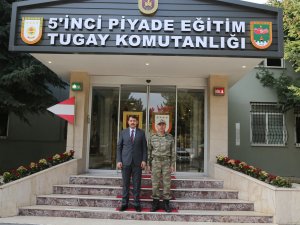 Sivas Valisi Ayhan askerlerle bir araya geldi