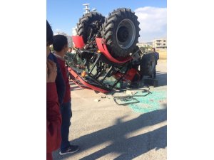 Adıyaman’da traktör devrildi: 2 yaralı