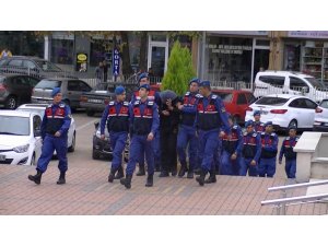 Teknede boğazı kesilerek öldürülen adamın zanlıları adliyeye sevk edildi
