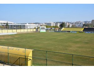 Aliağa’daki Yeni Mahalle’ye FİFA standartlarında futbol sahası