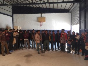 15 kişilik minibüste 47 kaçak şahıs yakalandı