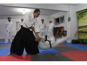 Doktorlar şiddete karşı aikido öğreniyor