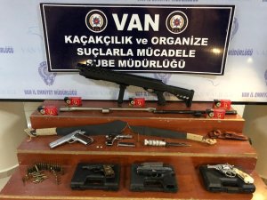 Van’da ruhsatsız tabanca ve tüfek ele geçirildi