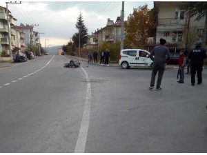 Motosikletle hafif ticari araç çarpıştı: 2 yaralı