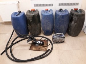 Çalıştığı petrol istasyonundan akaryakıt çalarken yakalandı