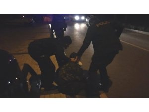 Bursa’da eli silahlı şahıs polisi alarma geçirdi