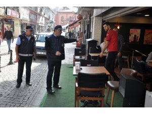 Kaldırımı işgal eden 37 esnafa 4 bin 588 lira ceza