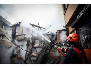 Bursa'da Kayhan Çarşısı bölgesinde yangın