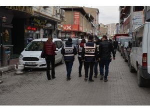 Van’da ‘ruhsatsız silah ve av tüfeği’ uygulaması