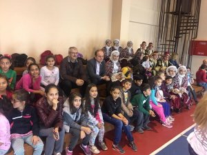 Baykan gençlerle bir araya geldi