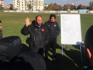 Ünal Karaman antrenörlük kursu sürüyor