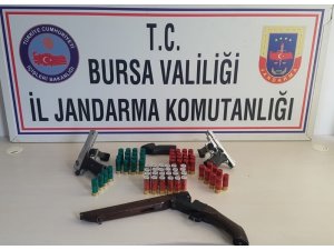 Çalıntı silahlarla yakalandılar