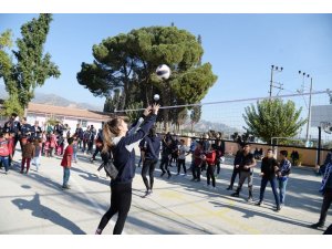 Aydın’ın sultanları Kocagürlü çocuklarla maç yaptı