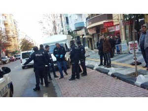 Silahlı saldırıya uğradı bir iş yerine sığınarak canını zor kurtardı