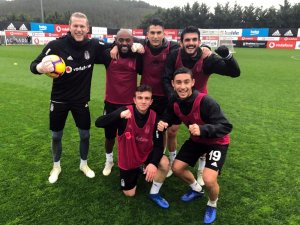 Beşiktaş, sağanak yağmur altında çalıştı