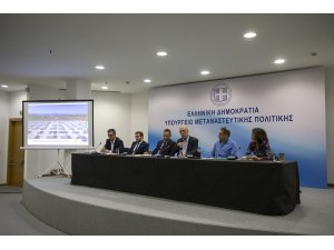 Yunanistan adalardaki 6 bin mülteciyi ana karaya taşıyacak