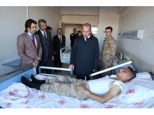 Rektör Yıldız'dan trafik kazasında yaralanan askere ziyaret