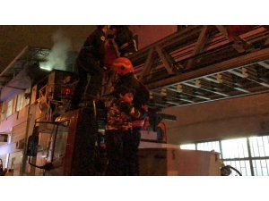 Korkutan Yangında mahsur kalan 5 çocuk kurtarıldı