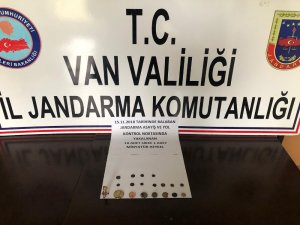 Van’da 18 adet sikke ile 1 adet minyatür heykel ele geçirildi