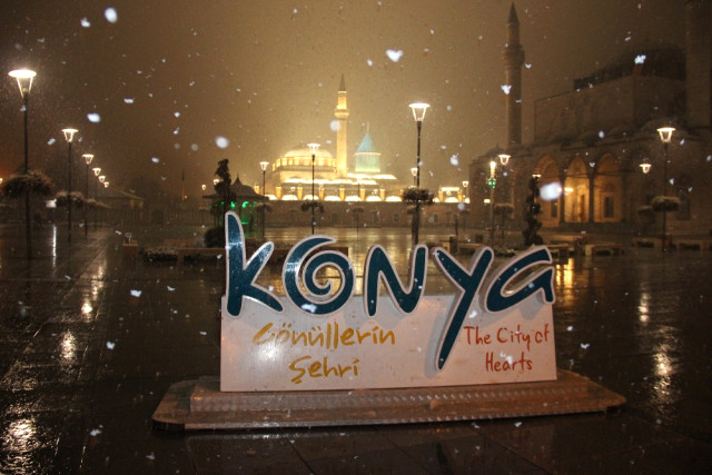 Konya'ya Mevsimin İlk Karı Düştü