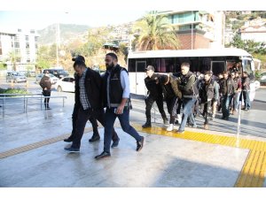 Elektrik sayaçlarına müdahale edip kamuyu 26 milyon TL zarara uğratan çete üyeleri adliyede
