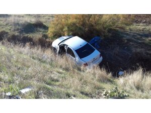 Otomobil şarampole uçtu:  4 yaralı