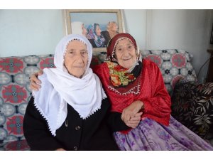 Üçüz ninelerin Hacer’i trafik kazası geçirdi