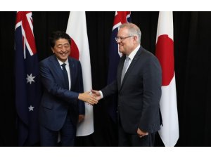 75 yıl sonra bir ilk: Japonya Başbakanı Abe, Darwin’de