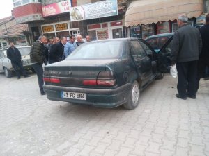 Freni boşalan araç, park halindeki araca çarptı; 1 yaralı