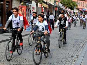 Çeşmeli öğrenciler Atatürk sevgisiyle pedal bastı