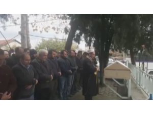 Babasıyla aynı gün silahlı saldırıya uğrayan genç toprağa verildi