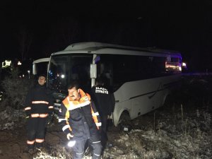 Elazığ'da midibüs şarampole devrildi: 17 yaralı