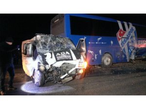 Erbaaspor kulüp otobüsü kaza yaptı: 1 ölü, 3 yaralı