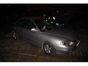 Otomobil elektrikli bisiklete ve ağaca çarptı: 6 yaralı