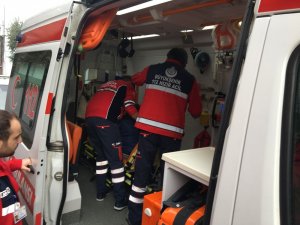 Fatih’te bir dairede çıkan yangında 2’si çocuk 3 kişi kurtarıldı