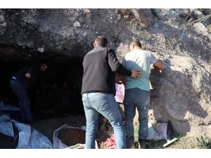 Kaya mezarı kazarken yakalandı; "Kazmıyorum, ben burada yaşıyorum” dedi