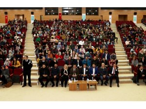 Ağrılı Dünya Şampiyonu Boksör Adem Kılıçcı AİÇÜ öğrencileriyle buluştu