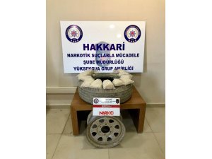 Uyuşturucuyu yedek lastiğe gizlemişler