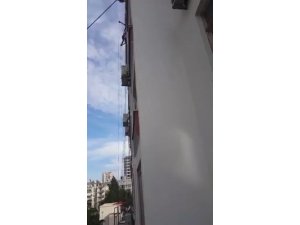Çalıştığı iskelenin halatı koptu, boyacı 9. katta asılı kaldı