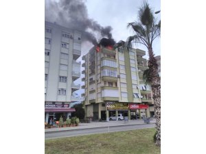 Antalya’da ev yangını