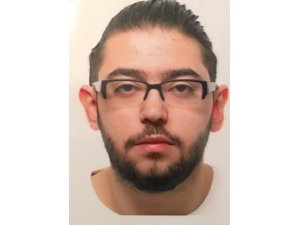 Almanya'da raylara düşen kişiyi kurtarırken ölen genç toprağa verildi