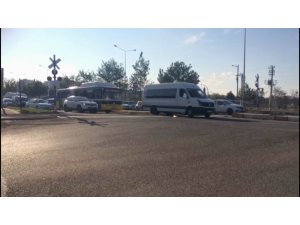 Bariyerler kapandı alarmlar çaldı, sürücüler dikkate almadı