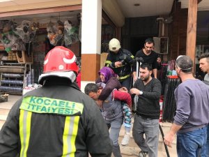 Alışveriş merkezinde çıkan yangın paniğe neden oldu