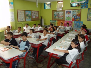 İlköğretimde ders saatleri indirildi