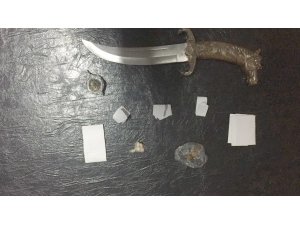 Uyuşturucu kullandıkları esnada jandarmaya yakalandılar