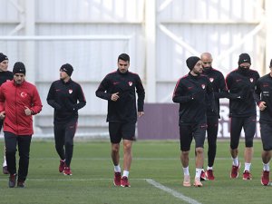 Serdar Aziz ve Hakan Çalhanoğlu aday kadrodan çıkarıldı