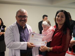 Yoğun bakımdan kurtulan prematüre bebeklere mezuniyet belgesi